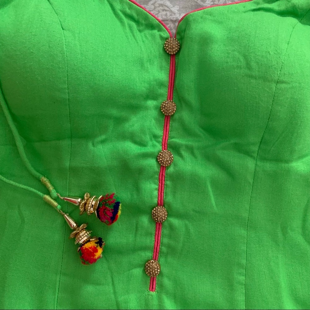 🤩 PADDED DEEP NECK Stitched Kurta in Parrot Green Colour - Picture 3 of 17